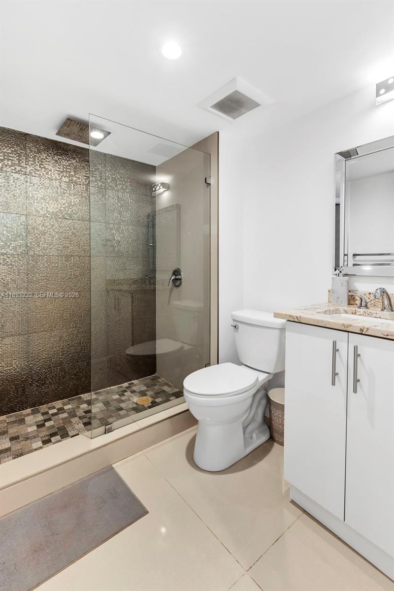 ADMIRALS PORT CONDO WEST - Residential