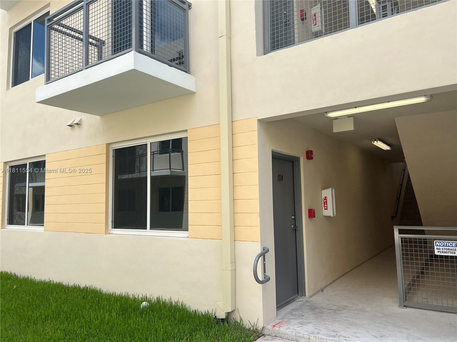 1010 Sw 69th Ave 212, Miami, Broward County, Florida - 2 Bedrooms  
2 Bathrooms - 
