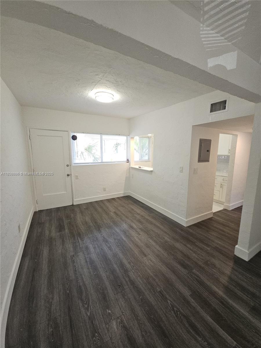 7435 Byron Ave 06