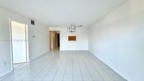 130 S Shore Dr 4B Miami Beach FL 33141