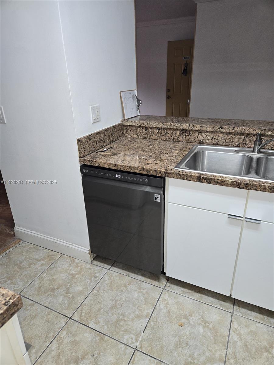 ROYAL POINCIANA CONDO - Residential Lease