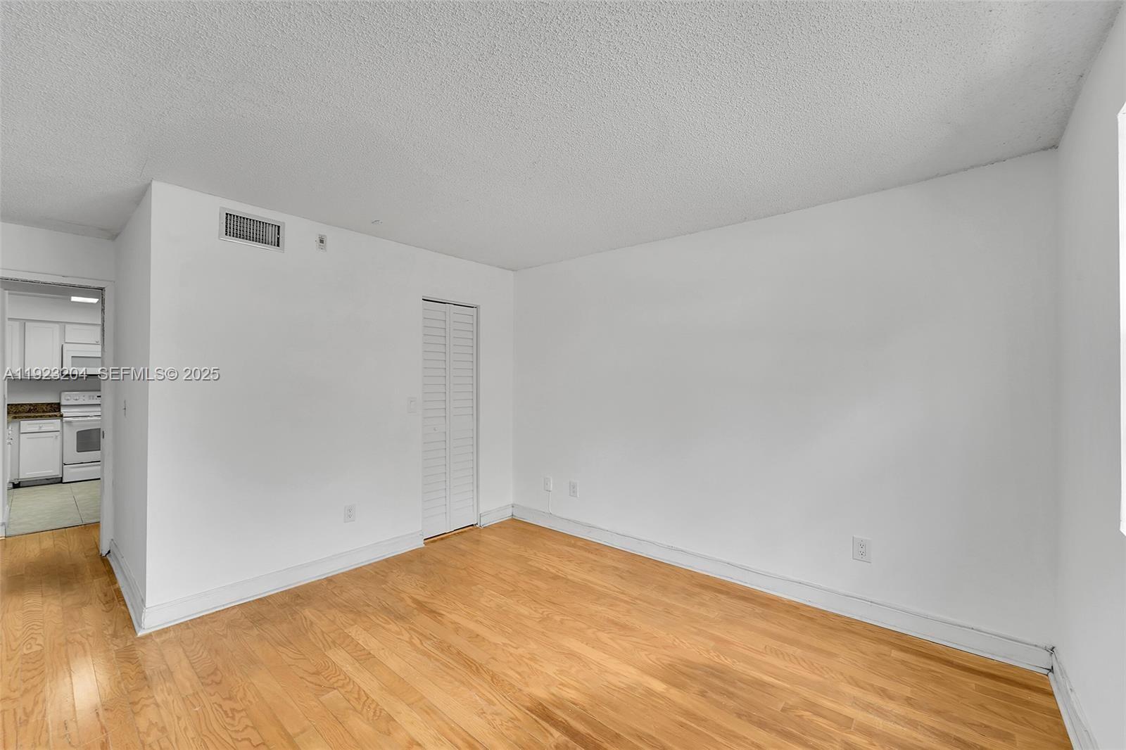 ROYAL POINCIANA CONDO - Residential Lease