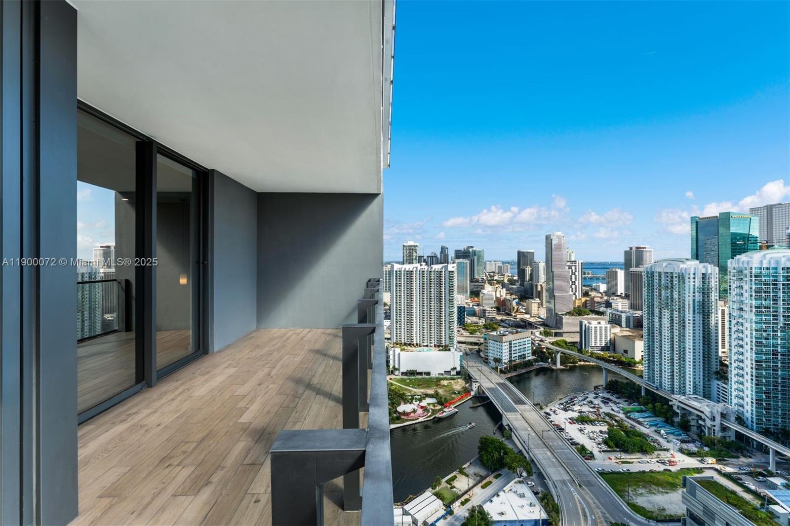 RISE CONDO - Residential