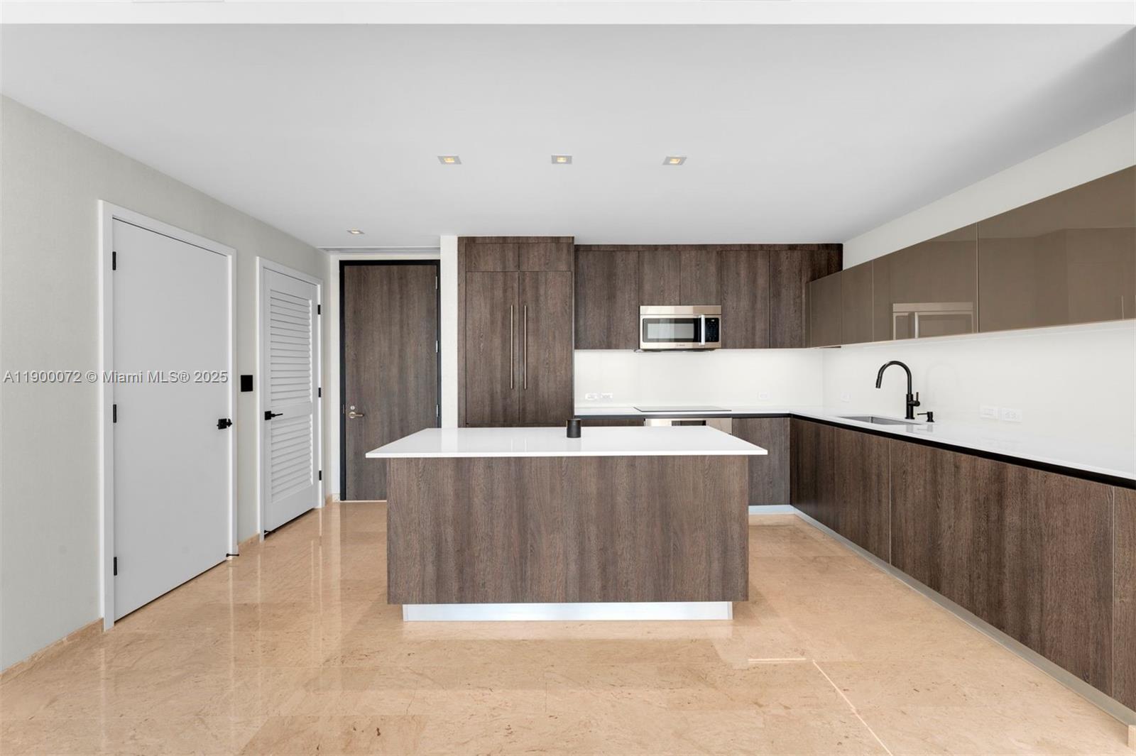 RISE CONDO - Residential