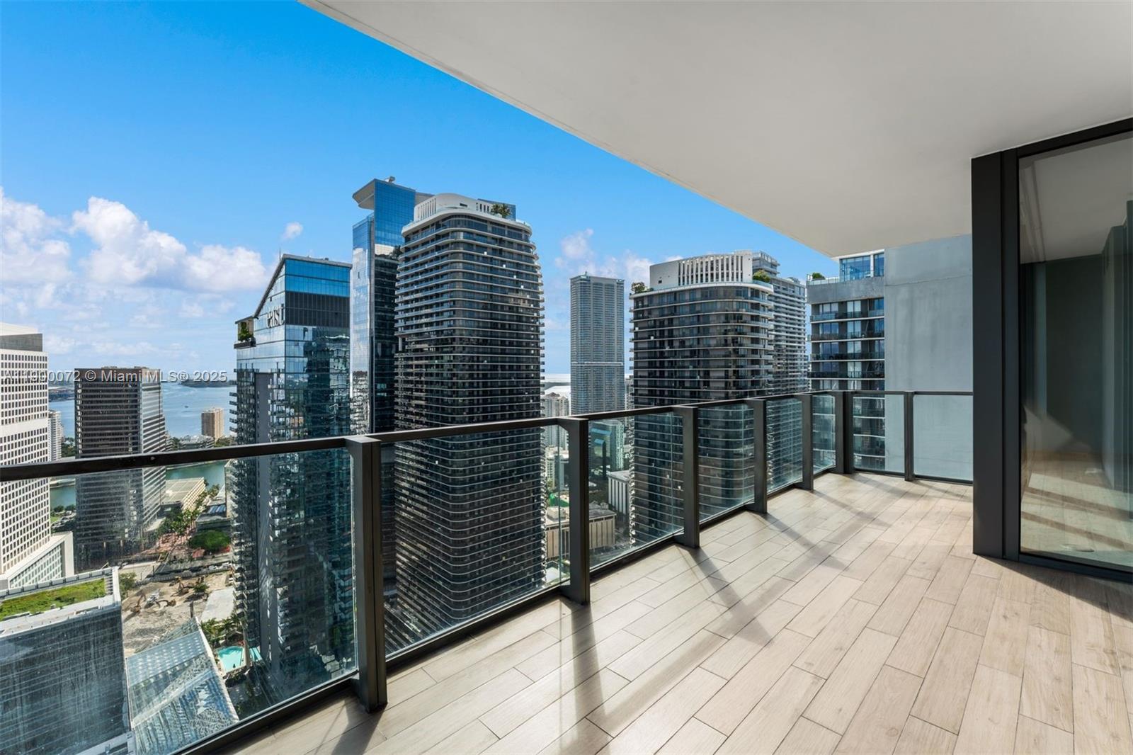 RISE CONDO - Residential