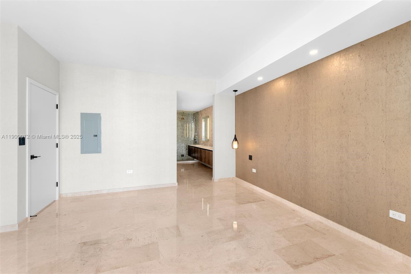 RISE CONDO - Residential