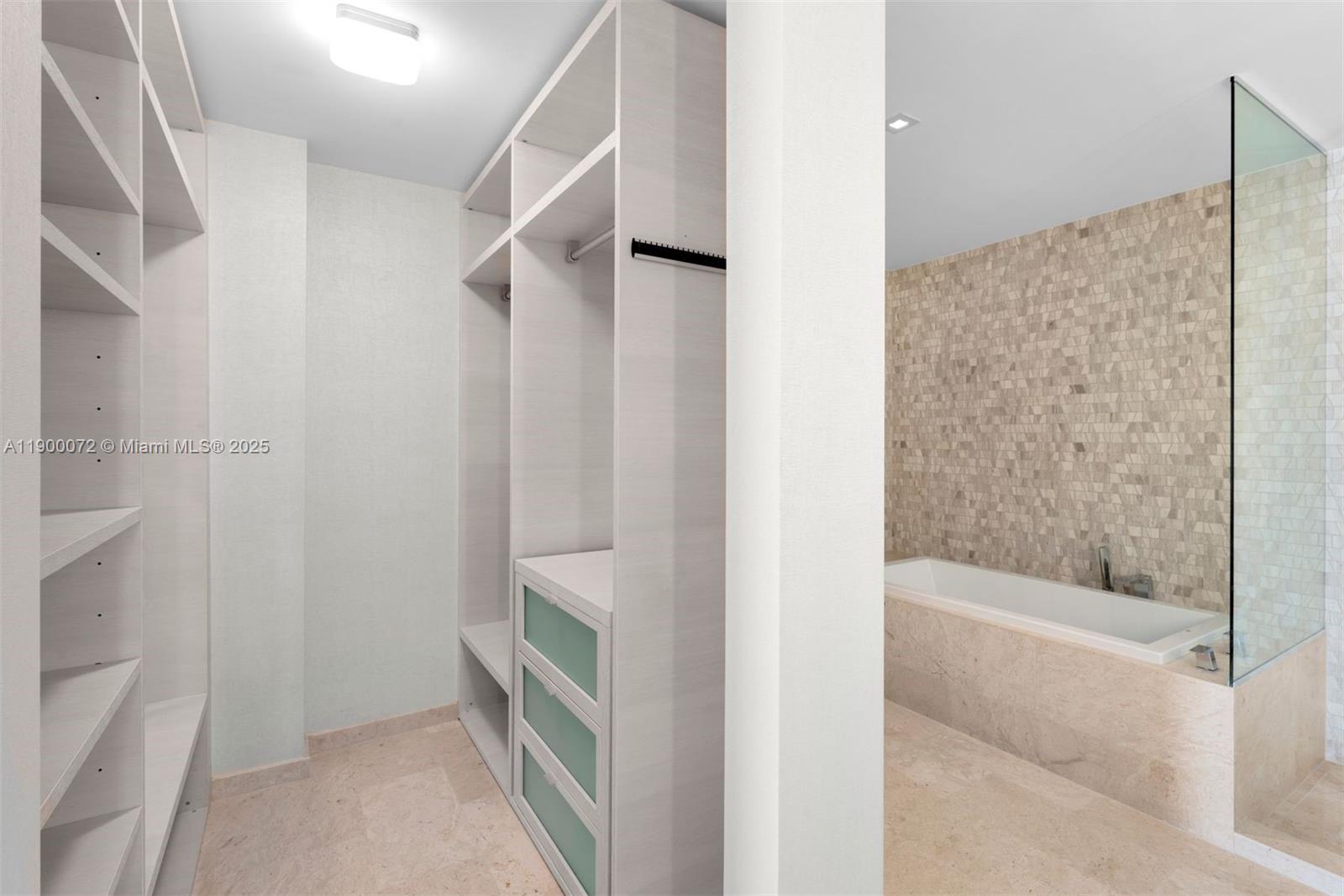 RISE CONDO - Residential