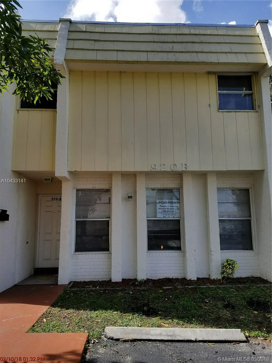 Spacious two stories townhome at LAUDERDALE NORTH PARK, professionally managed, features three bedroom/two and half bathrooms, family room , screened terrace, fenced patio, washer/dryer hookup inside (as per management washer/dryer machines won't be installed). Renters insurance will be required to move in,