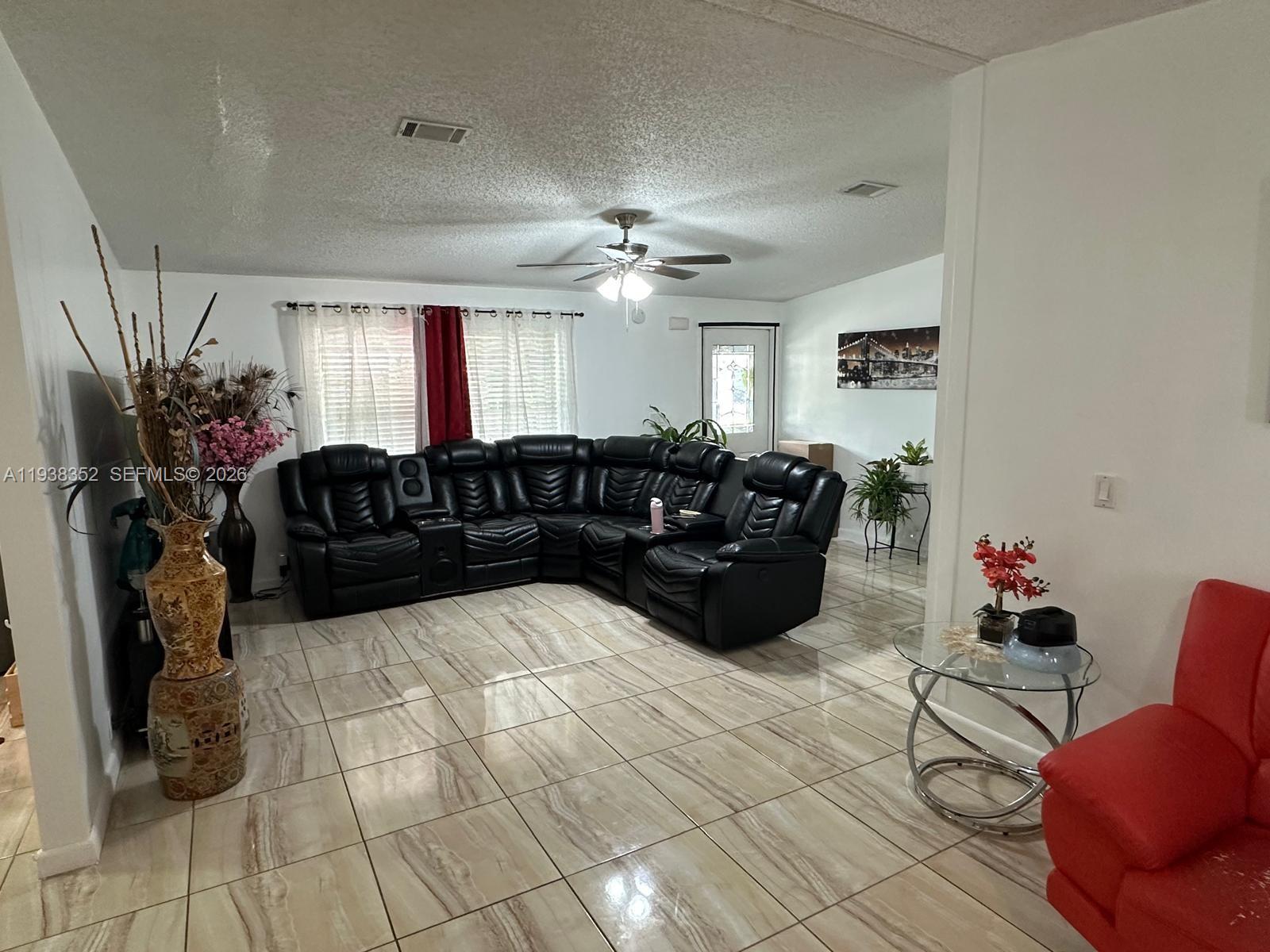 19800 SW 180th Ave #271, Miami, FL, 33187/$320,000 4 19800 SW 180th Ave #271