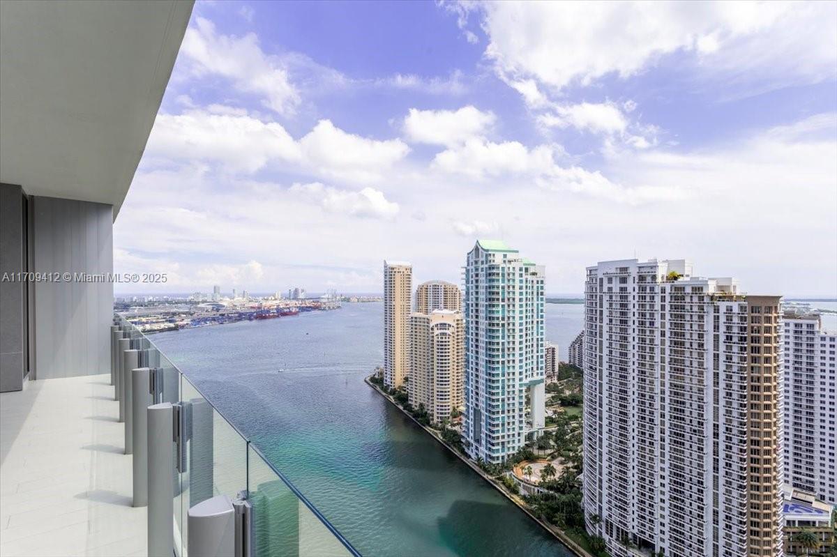 ASTON MARTIN RESIDENCES - Residential