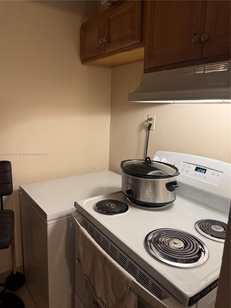 WARRENTON HOUSE CONDO - Residential