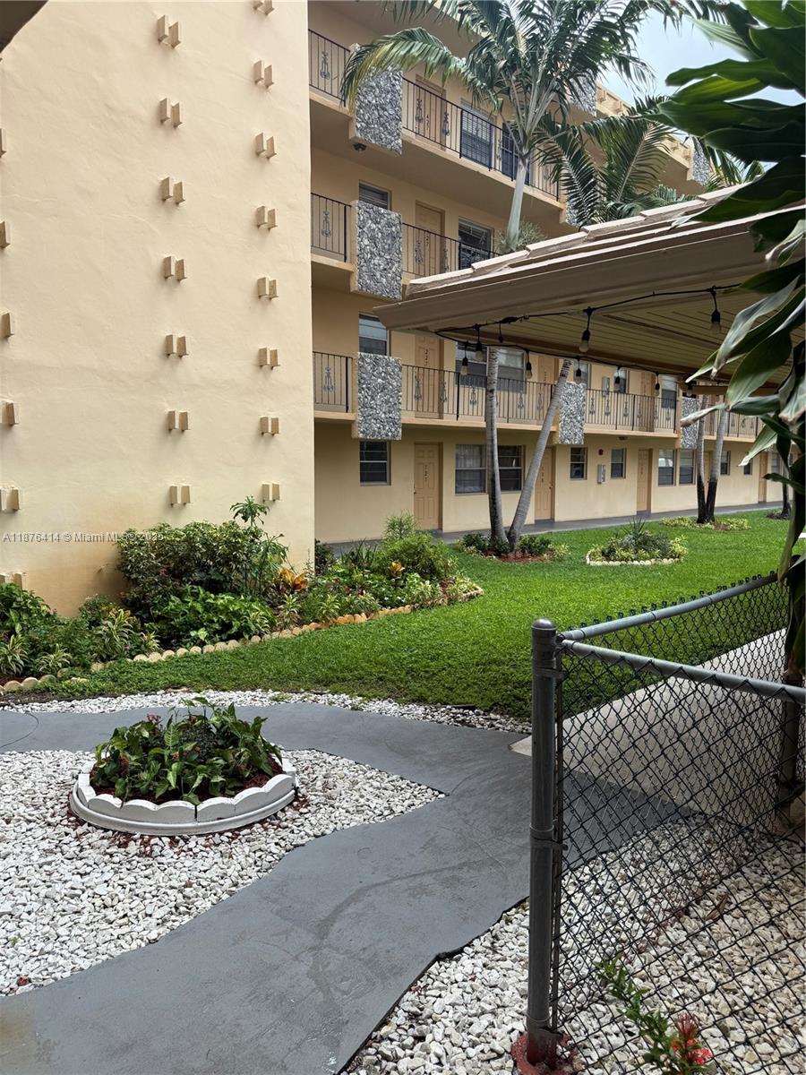 WARRENTON HOUSE CONDO - Residential