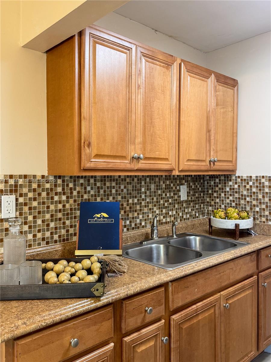 WARRENTON HOUSE CONDO - Residential