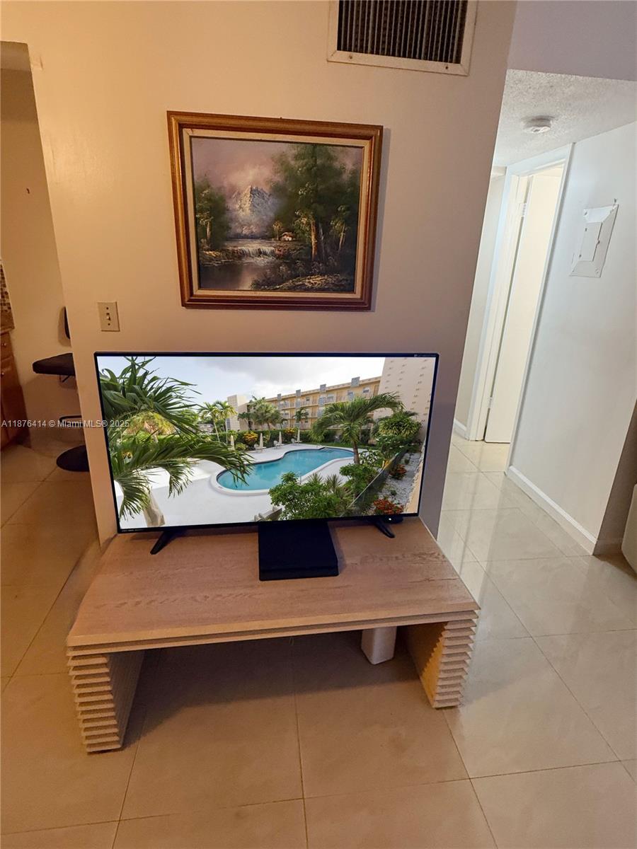 WARRENTON HOUSE CONDO - Residential