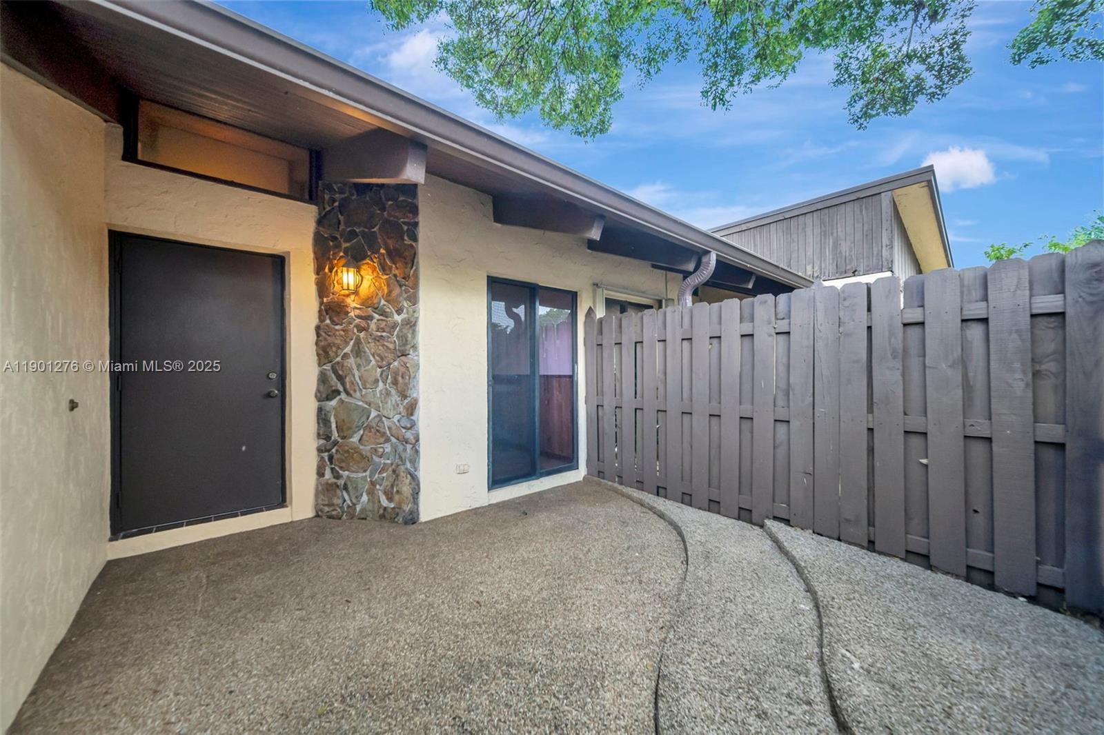 616 Briarwood Cir 1-44