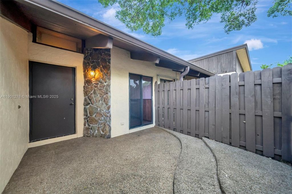 Photo of 616 Briarwood Cir, Hollywood, FL 33024 (MLS # A11901276)