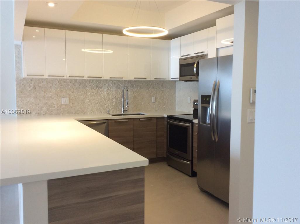 Amazing penthouse apartment in Aventura, unfurnished completely renovated, very spacious, with incredible view of the bay. Enjoy 2 pools, gym, tennis court, basketball court, 24hr security, Aventura courtesy bus, walking distance to malls, restaurants, etc.