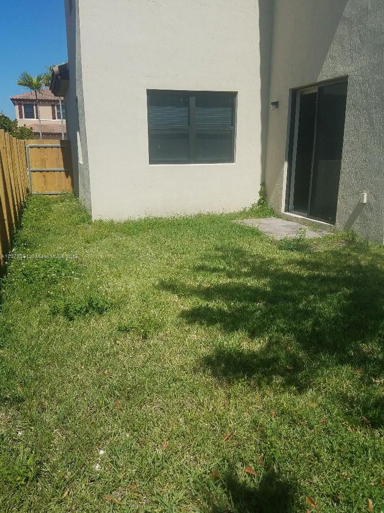 BAYWINDS OF FLORES - Residential Lease