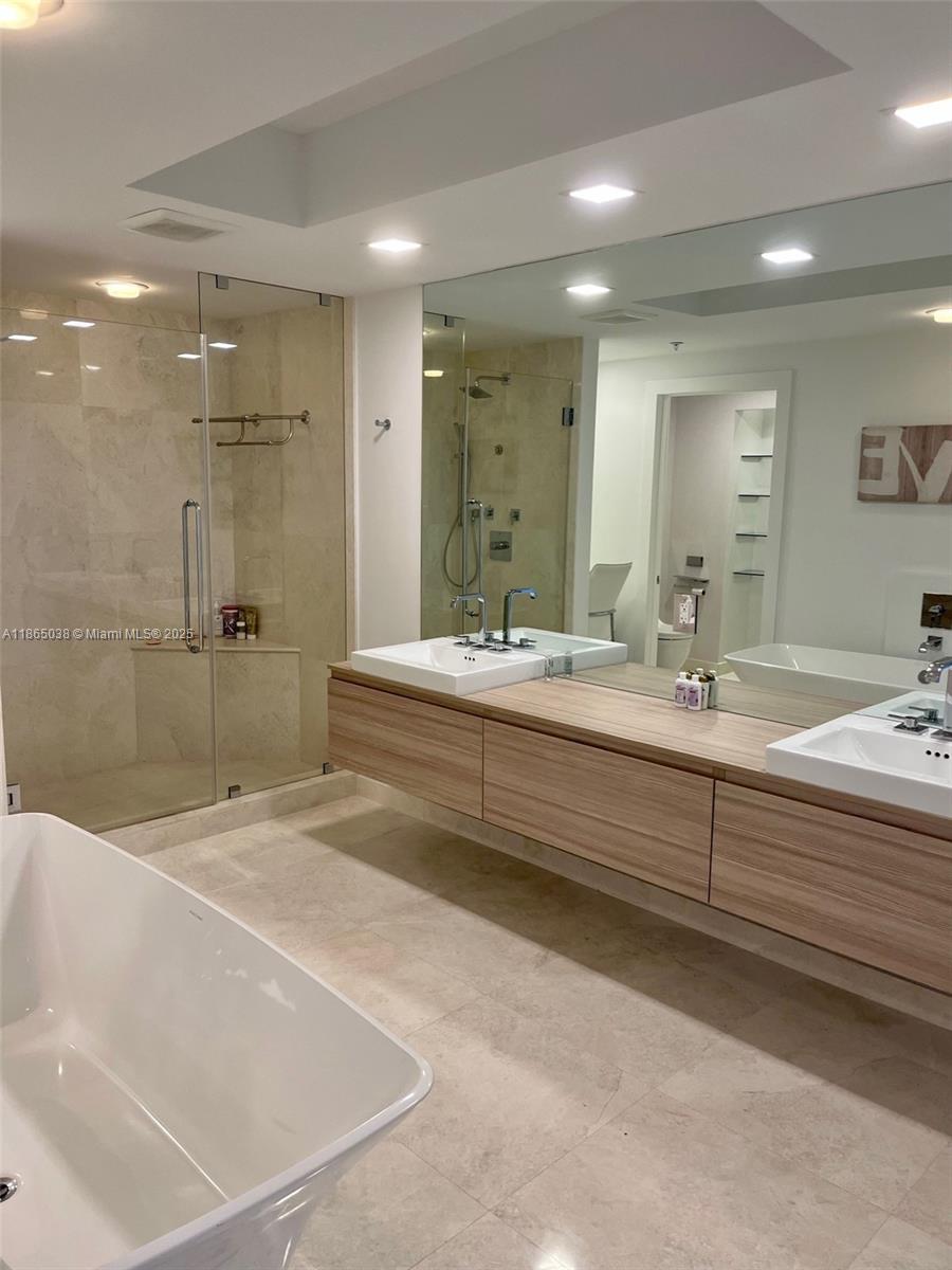 MARINA PALMS RESIDENCES - Residential Lease