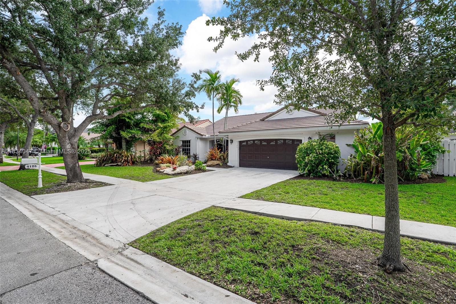 4125 SW 152nd Ave, Miramar, FL, 33027/$725,000 3 4125 SW 152nd Ave