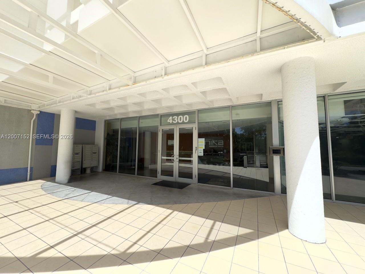 4300 Biscayne Blvd 206