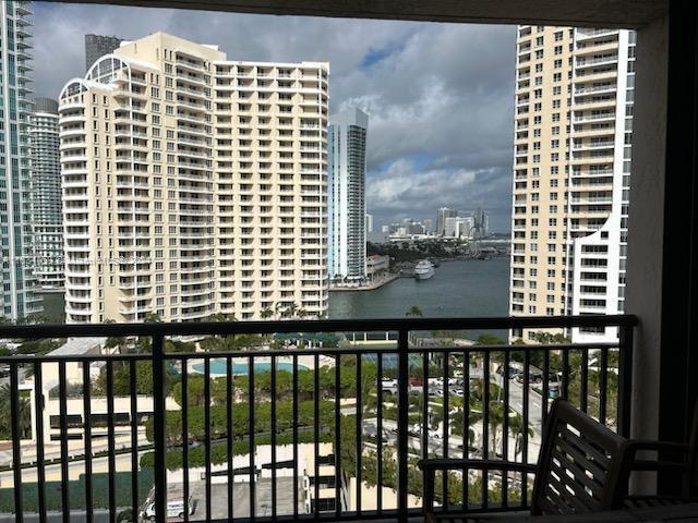 Photo 7 of 10 of 540 Brickell Key Dr 1714 condo