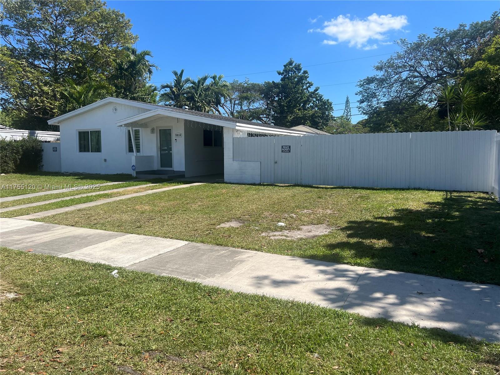 9910 Nicaragua Dr, Cutler Bay, Miami-Dade County, Florida - 4 Bedrooms  
2 Bathrooms - 