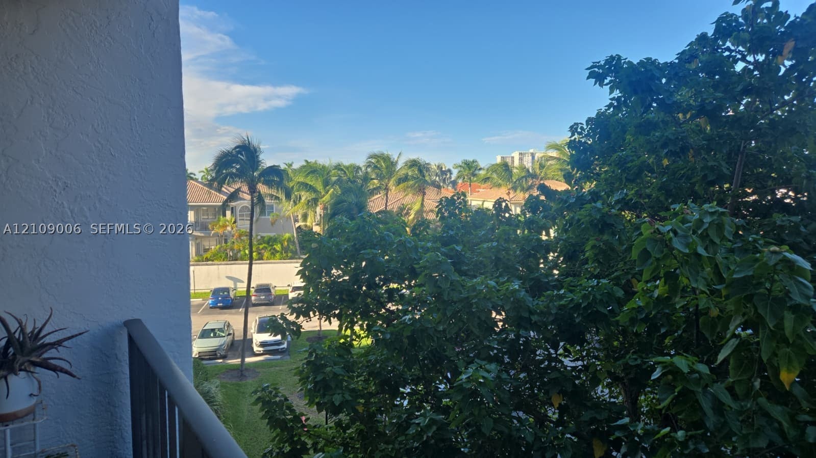 1000 Parkview Dr 406