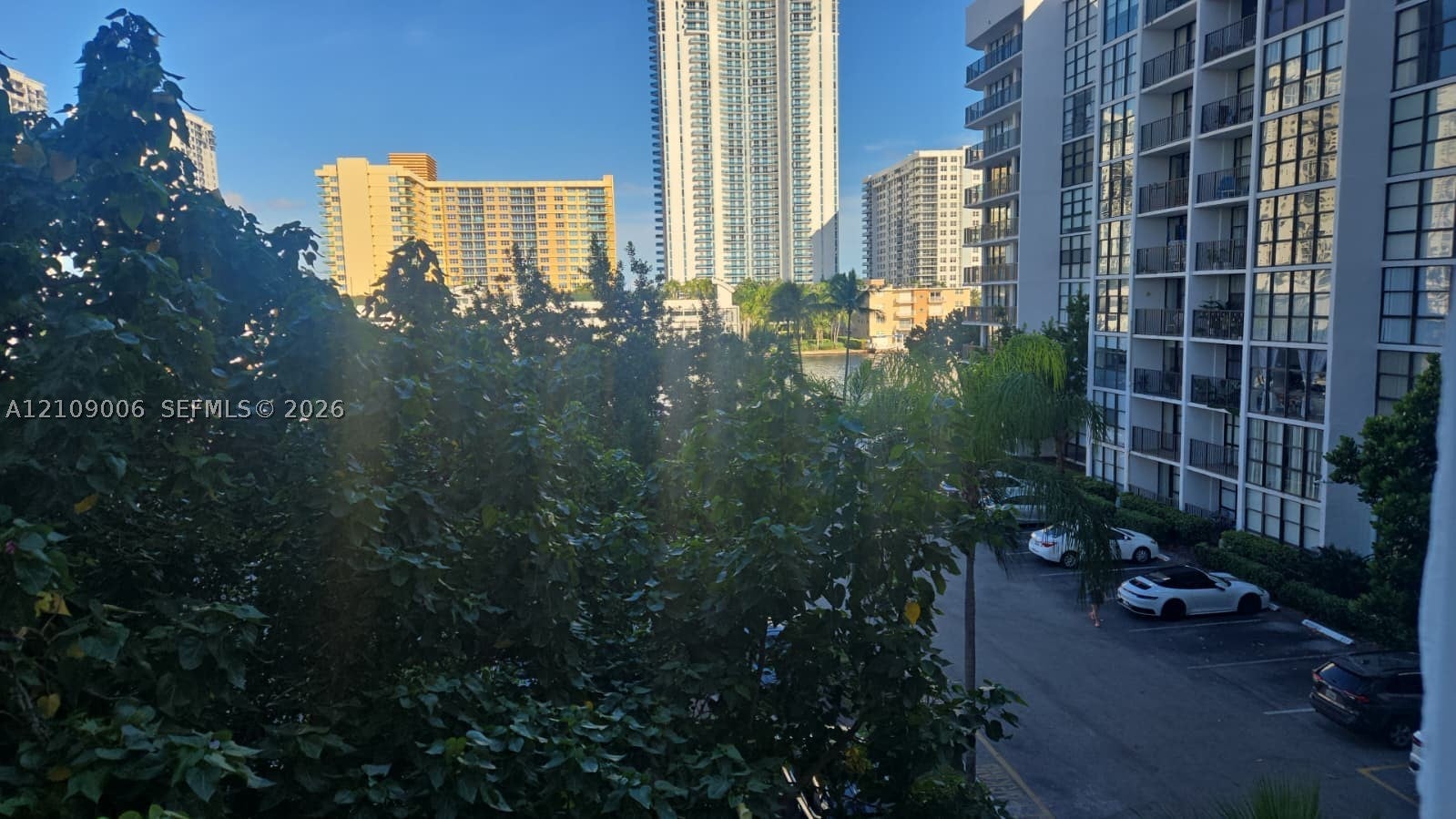 1000 Parkview Dr 406