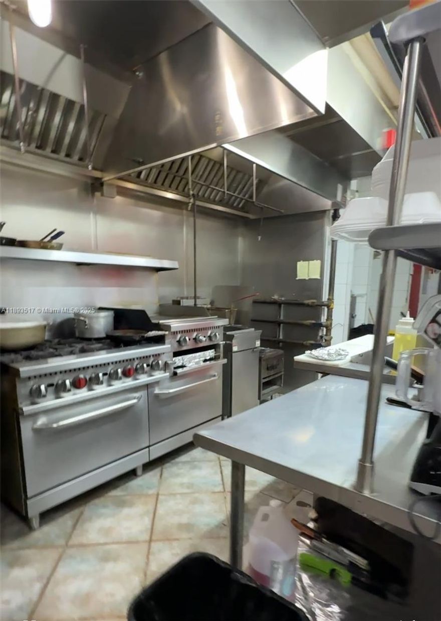 Colombian Restaurant 
Established Colombian restaurant with loyal clientele and excellent reputation. Located in a busy shopping plaza with high traffic and ample parking. The restaurant features a fully equipped commercial kitchen, beer & wine license, and a spacious dining area with authentic Colombian décor. In addition to dine-in service, the business also has active Uber Eats and DoorDash accounts, expanding its reach through delivery and online orders. It also generates revenue from the sale of traditional Colombian products. Strong sales history with growth potential for an experienced operator. Ideal for owner-operator or expansion into South Florida’s vibrant Latin food market. seating, 2COP Beer,Wine and Tobacco