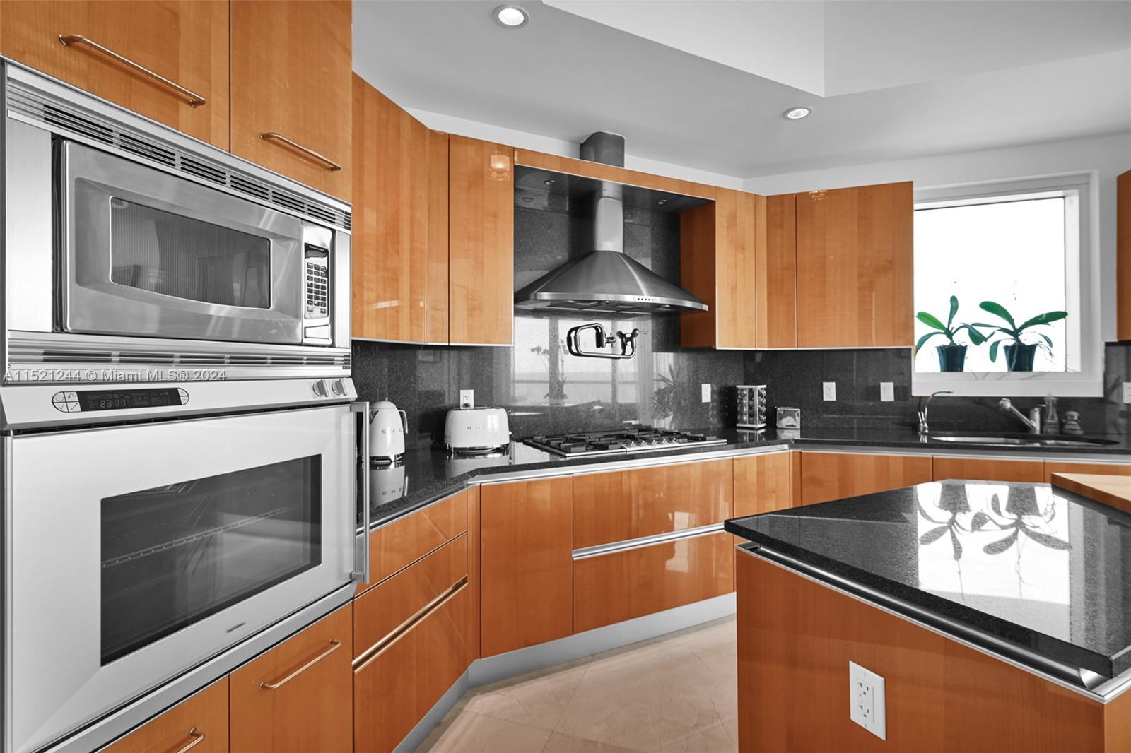 TURNBERRY OCEAN COLONY - Residential