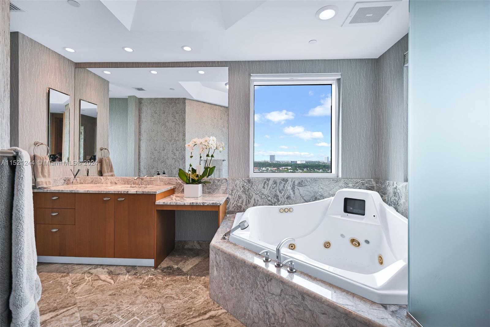 TURNBERRY OCEAN COLONY - Residential