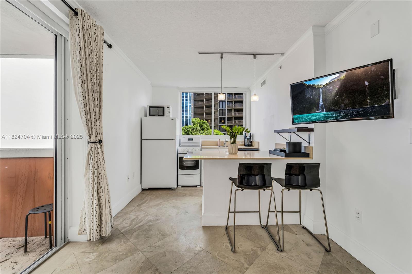 THE MUTINY CONDO - Residential