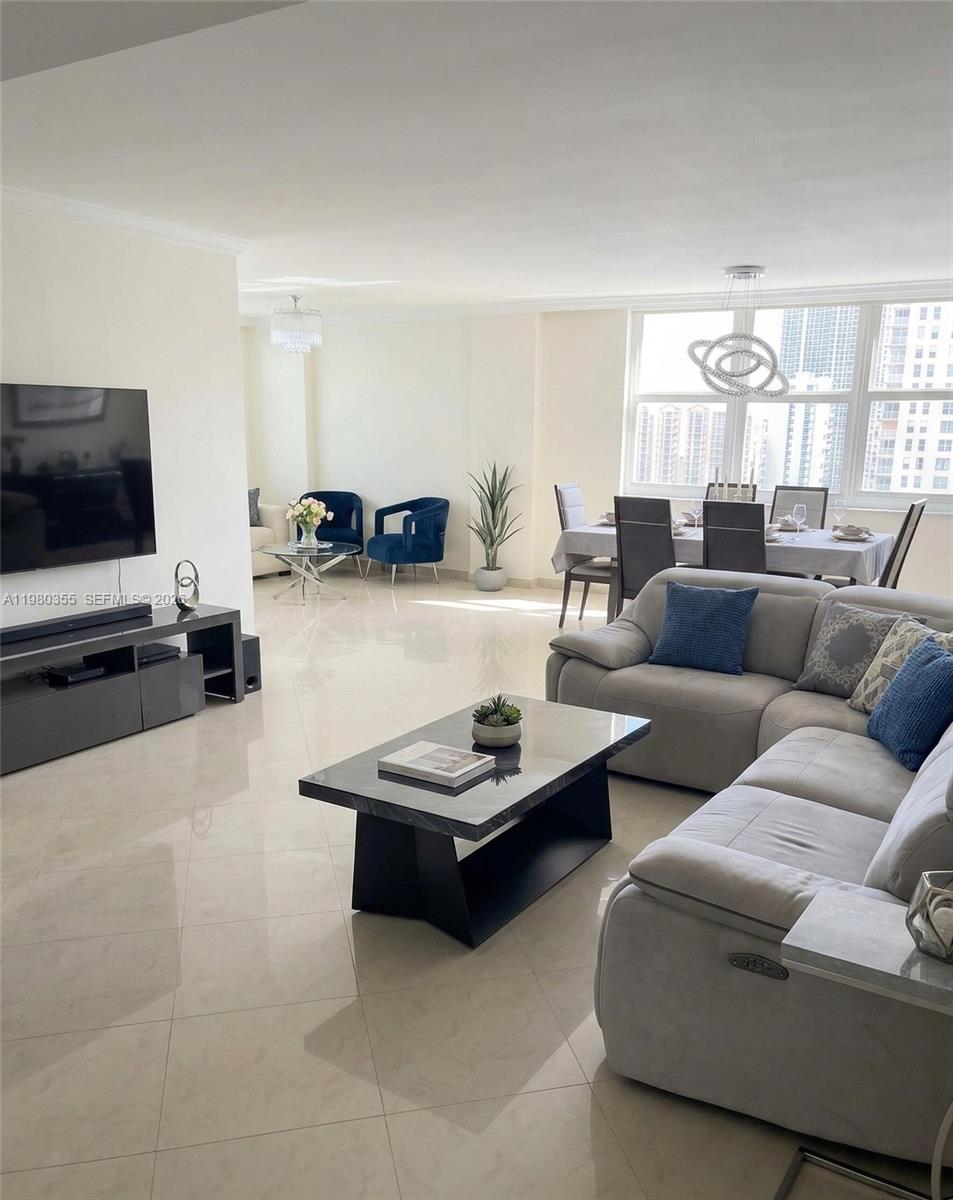 WINSTON TOWERS 200 - Residential