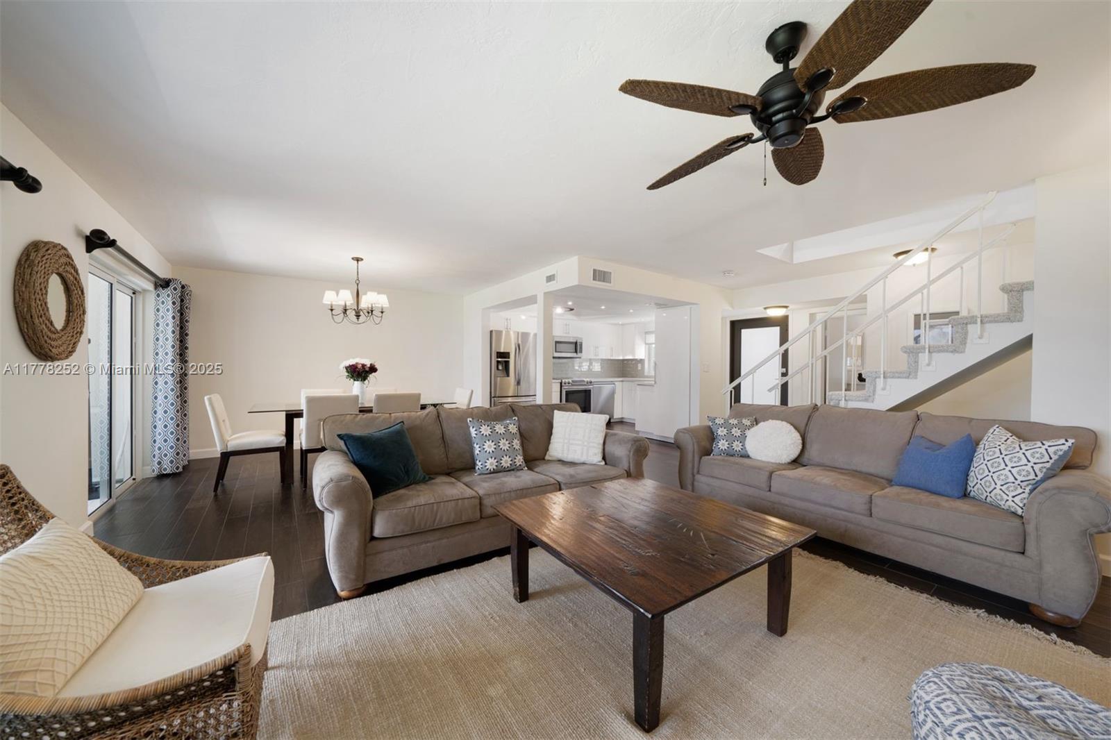 DRIFTWOOD COVE TOWNHOUSES - Residential