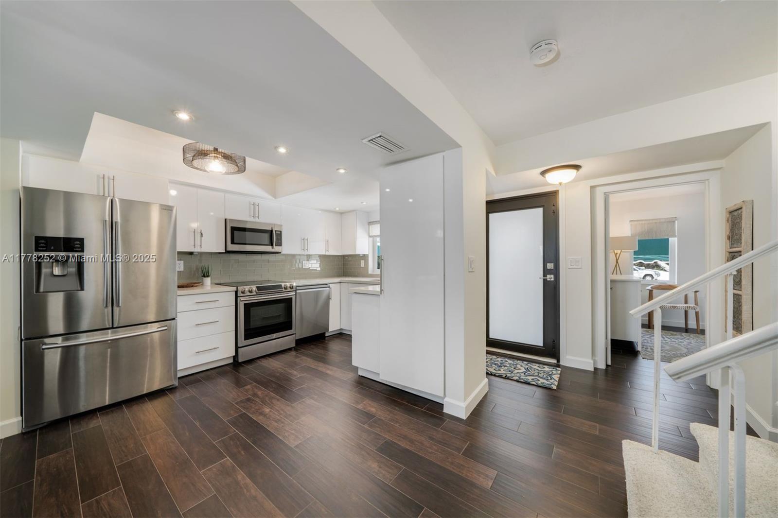 DRIFTWOOD COVE TOWNHOUSES - Residential