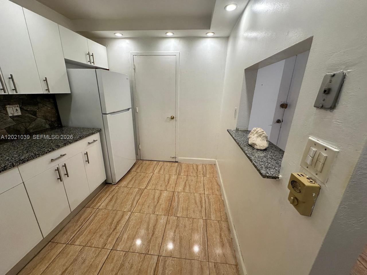 THREE HORIZONS NORTH COND - Residential