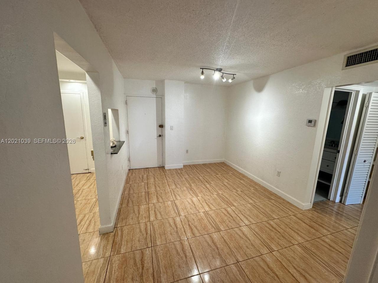 THREE HORIZONS NORTH COND - Residential