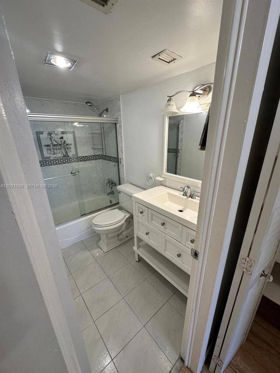 THREE HORIZONS NORTH COND - Residential