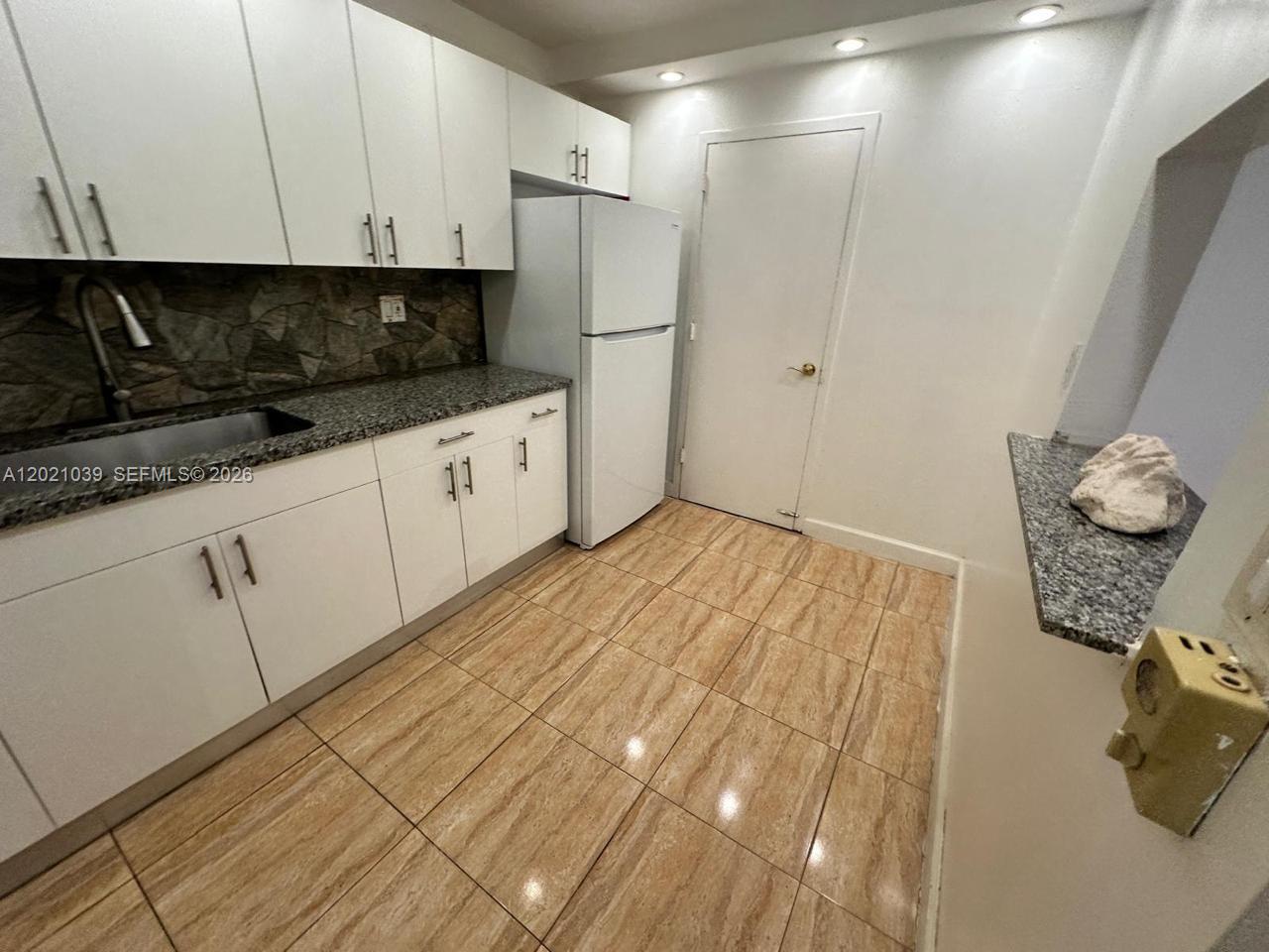 THREE HORIZONS NORTH COND - Residential