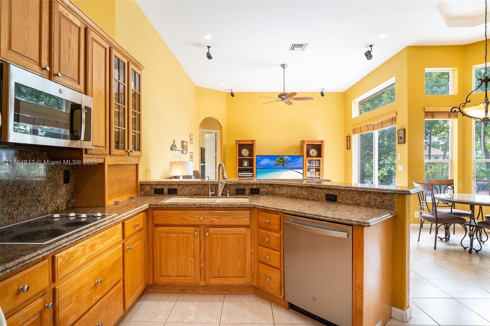 GRAND ISLE AT SUNSET LAKES - Residential