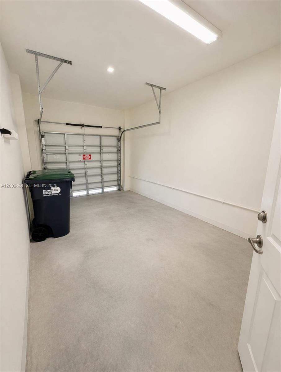 ISLANDS AT DORAL - Residential Lease