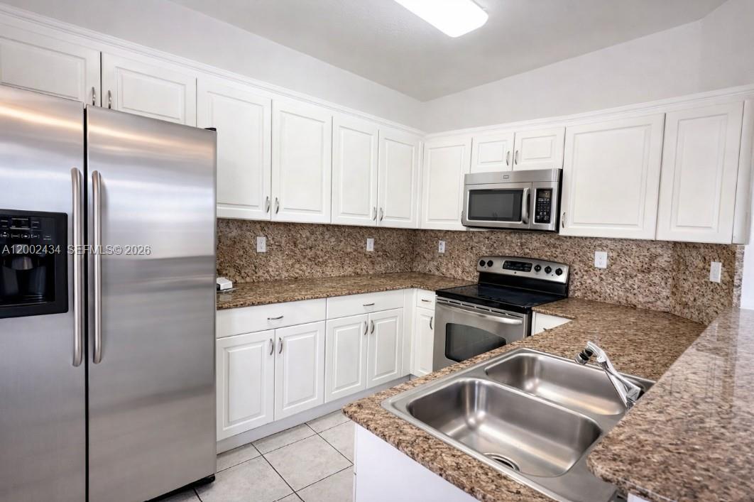 ISLANDS AT DORAL - Residential Lease