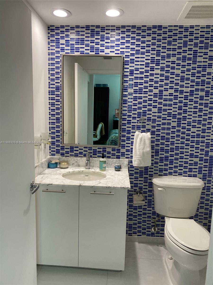 THE PLAZA 851 BRICKELL CO - Residential