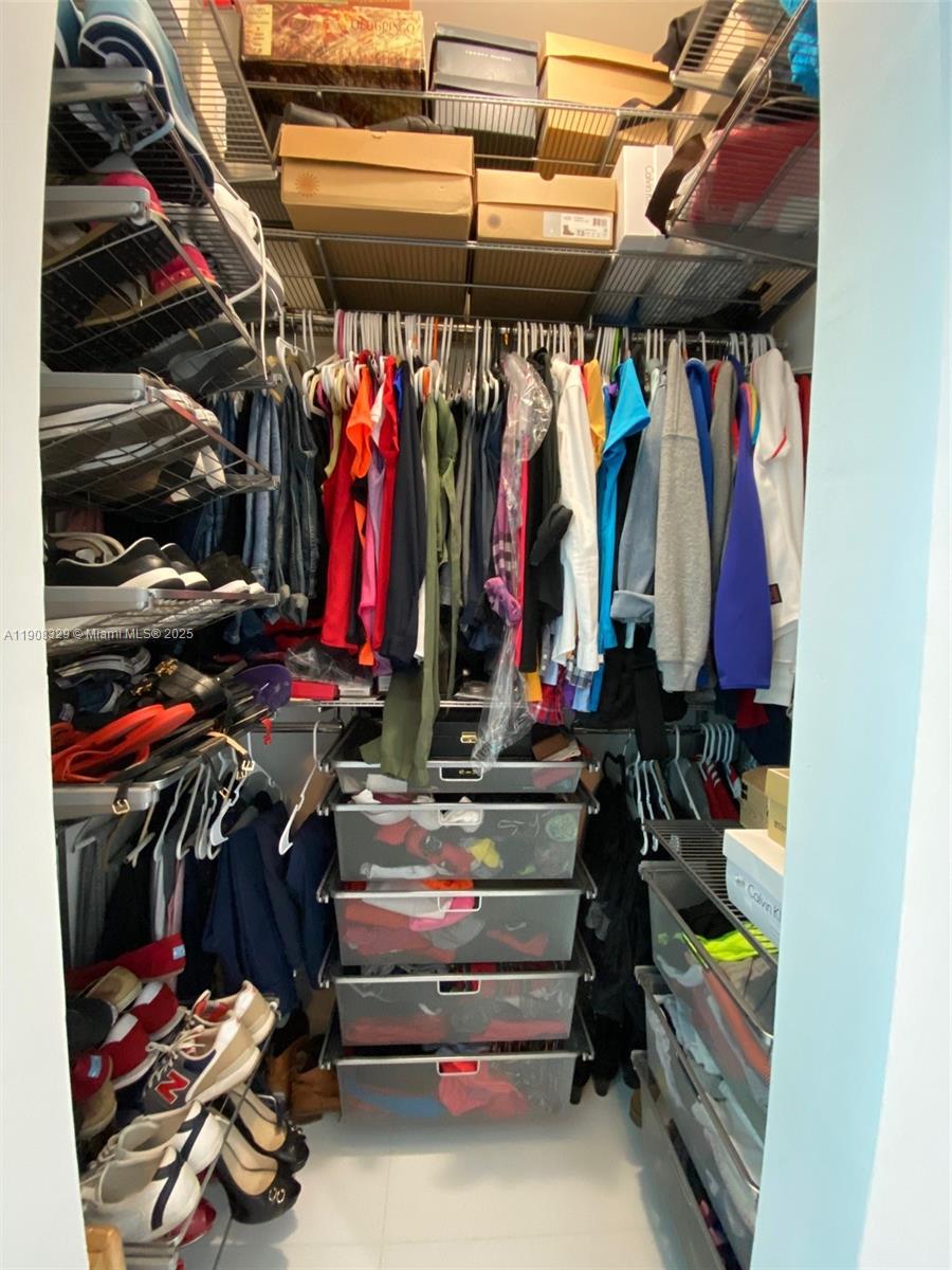 THE PLAZA 851 BRICKELL CO - Residential