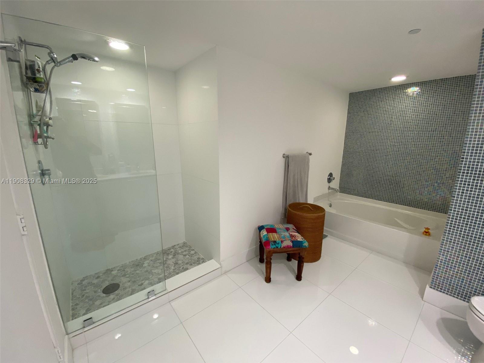 THE PLAZA 851 BRICKELL CO - Residential