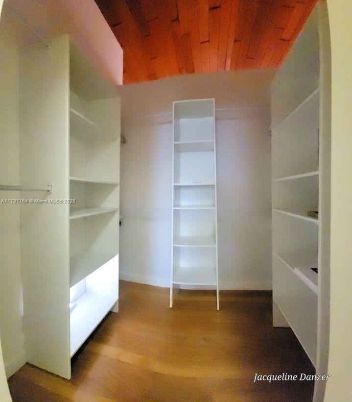 LIGHTHOUSE MANOR - Residential Lease