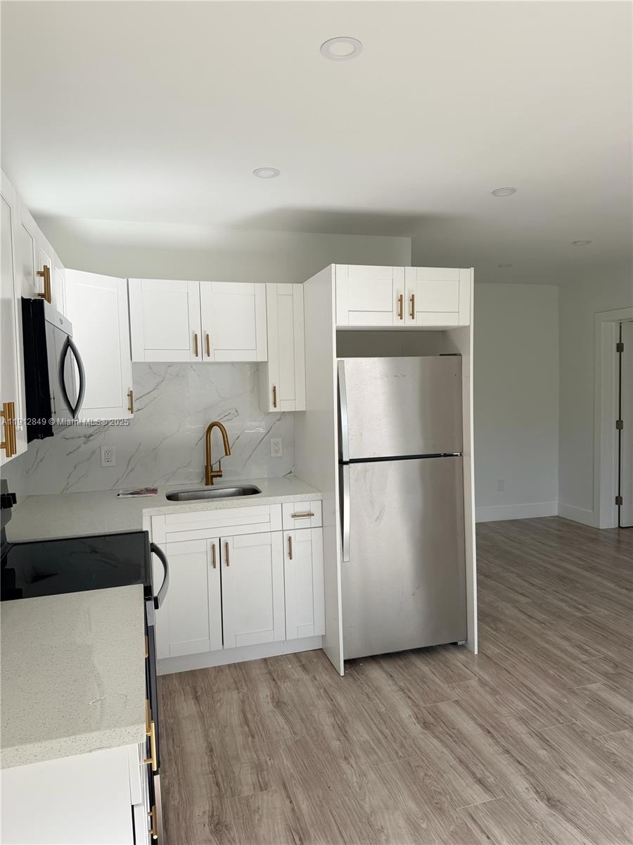 ISLE OF NORMANDY MIAMI VI - Residential Lease