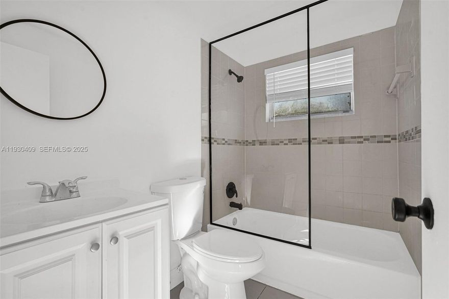 Beautiful, fully renovated 1-bedroom, 1-bath unit offering nearly 1,000 sq ft of living space with central A/C and laundry facilities. Features a brand-new kitchen, updated bathroom, and modern finishes throughout. Spacious layout, easy to show, and fast approval process. Don’t miss this opportunity!