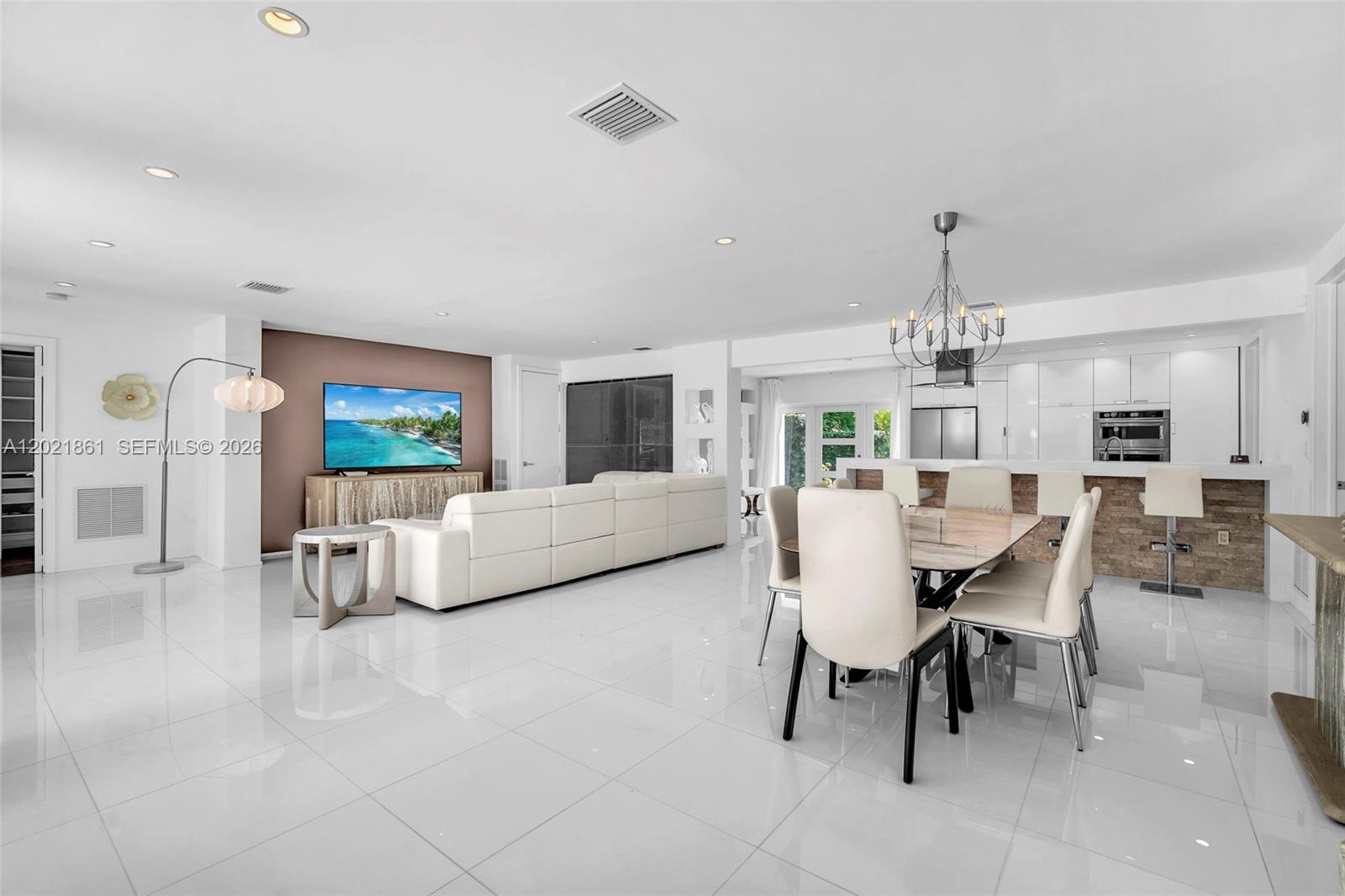 203 Ridgewood Rd